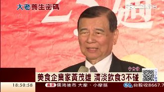 美食企業家黃茂雄　挑戰每天泳池走路