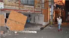 熊本地震
http://mainichi.jp/graphs/20160414/hpj/00m/040/005000g/1