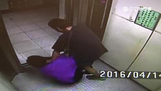 女毒蟲尾隨住戶進電梯　勒頸搶包得逞