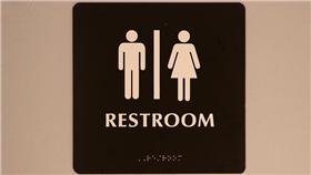 廁所,洗手間,男廁,女廁（圖／攝影者SmartSign, Flicker CC License）
https://www.flickr.com/photos/smartsignbrooklyn/10213630306/in/photolist-gyxwsf-fr49cG-qtqp4k-brhDTW-qHy98s-7QBubp-qKQW26-2vpc7r-xP6Q6-8684PJ-7EbCEM-pmsAB5-o58yZ1-C65xR-79Ykk-t8jtj-oGbED2-ohryHb-oyEdeM-8ZPEWp-ohrsjk-ohrAk9-ohrr4V-79Yki-8f8t1-sowfE2-iZ6xB-79Ykj-jKJnK-6KLDfX-CPFXq-bLjbG-8gLTRf-rrybVs-t8jpQ-6oRST1-6u57A-nwYCr-6u5mZ-3CwqHV-4scxWo-4scyfu-4sbX2u-68msDs-2s7X7y-npWm6G-pyFAfk-qUCPFP-eHehrx-sowfGg