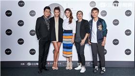 圖／學院總監陳璧君（中）領軍一流的師資，包括髮型師Tony（右一、知名攝影師黃天仁（右二）以及彩妝師Kevin（左一）。