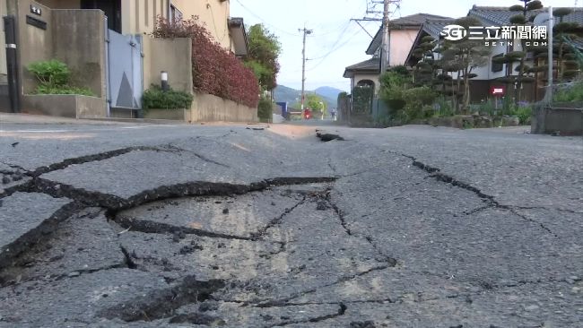 熊本7.3強震　路面裂開民眾掉落