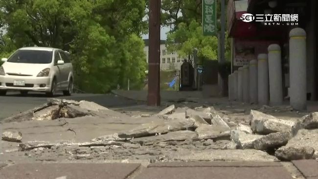 磁磚碎、地裂開　阿蘇道路肝腸寸斷