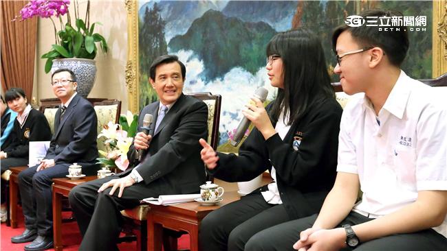 高中生送運動短褲　馬英九穿上寄照片