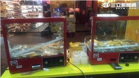 八惡煞怒砸西門町蛋塔店（翻攝畫面）