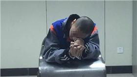 肯亞詐騙劉泰廷哽咽落淚／澎湃新聞網