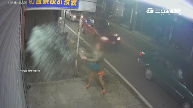 拎油桶潑鄰居門　遭逮竟嗆：沒點火啊