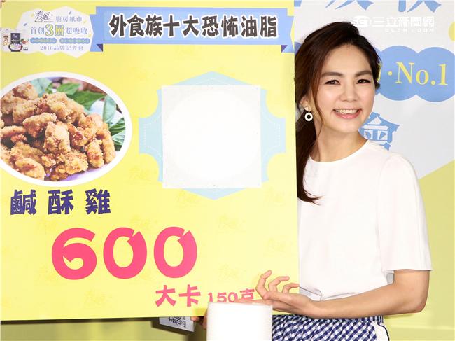 Ella分享少油美食，親自製作愛心便當。（記者邱榮吉/攝影）