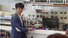 劉以豪,依林提供