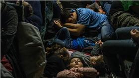 2016普立茲突發新聞攝影獎-紐約時報作品
翻攝自pulitzer.org
http://www.pulitzer.org/winners/mauricio-lima-sergey-ponomarev-tyler-hicks-and-daniel-etter