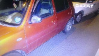 阿嬤深夜開車載孫女　2度追撞前車