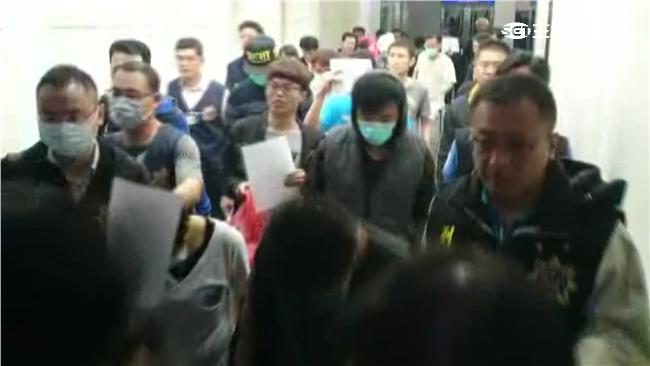 女主播：政府是否成行騙全世界幫凶？