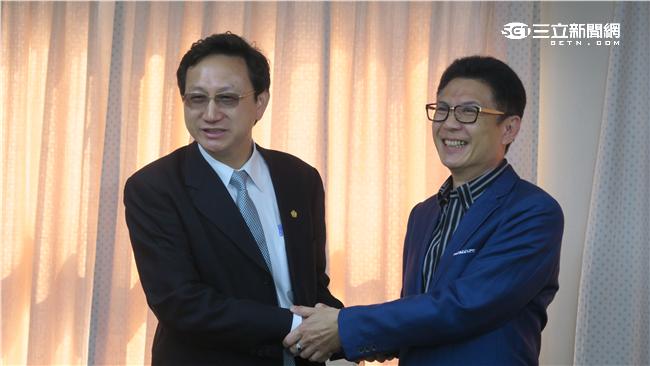 童振源請益孫立群　兩人互讚「比帥」