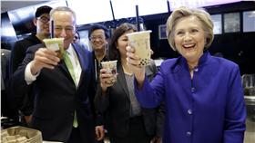 希拉蕊喝珍奶_美聯社