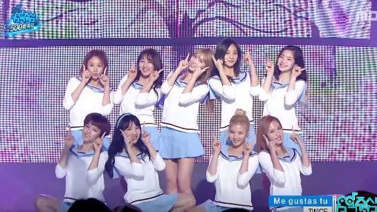 挑戰甜美曲風！周子瑜制服扮相超萌