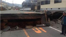 熊本強震,馬路_twitter


https://twitter.com/1226Ldh/status/721164752735457280