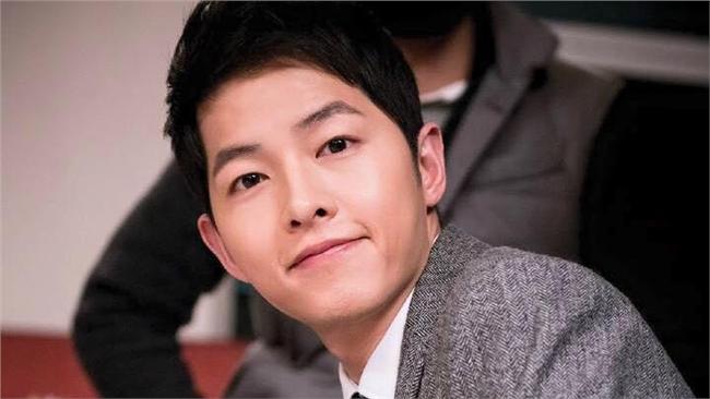 宋仲基新人時期　父母貼錢幫辦見面會