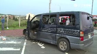 苗栗箱型車對撞　1人生命危險