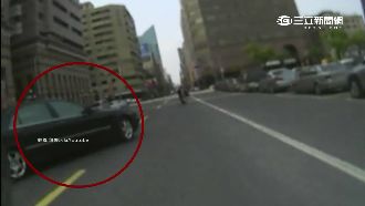 搞懂再開罵！騎士快車道遭司機狂飆