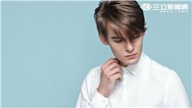 極簡主義當道  這招打造春夏俐落男人頭