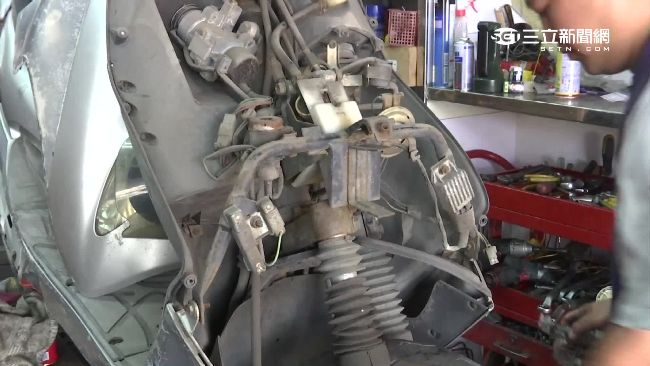 機車撞擊竟解體？老闆解密超脆弱零件