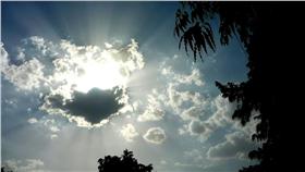 太陽,放晴 ▲圖／攝影者Dharmit Shah, flickr CC License (https://www.flickr.com/photos/shahdharmit/4608306904/)