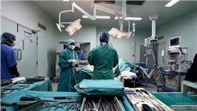 醫生
圖／攝影者Phalinn Ooi, flickr CC License
https://www.flickr.com/photos/phalinn/8116022935/