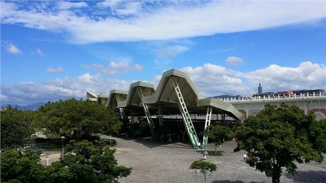 熱！鄭明典解釋為何台灣「晴空萬里」