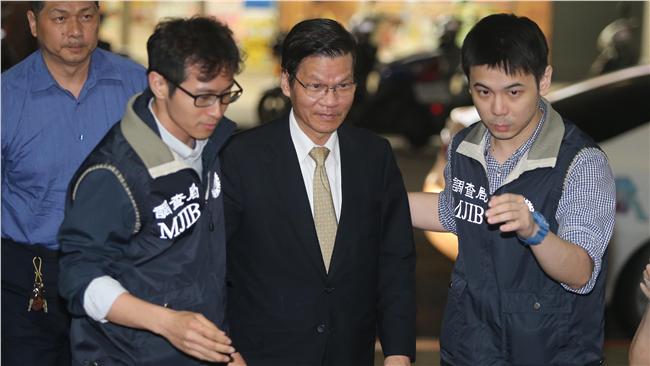 捲入浩鼎案列被告　翁啟惠入府請辭？