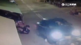 不滿被按喇叭　轎車駕駛蓄意撞飛騎士