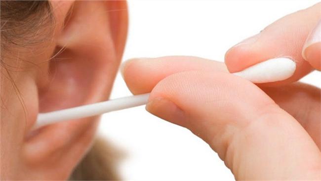 別用棉花棒清耳垢！他竟腦膜炎慘昏迷