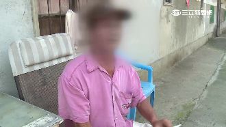 喝酒就鬧事！醉漢男手持鐮刀騷擾嬸嬸