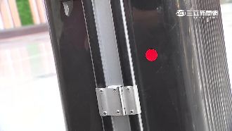 行李箱多了紅貼紙？恐被列入逃稅名單