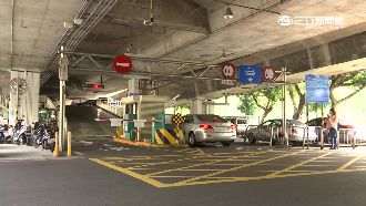 停車場監視器超糊　 失竊被撞抓無人