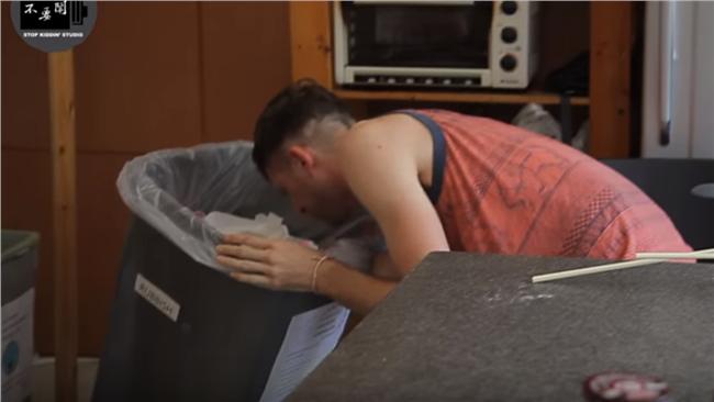 影／反推廣？老外塞整塊豆腐乳狂吐