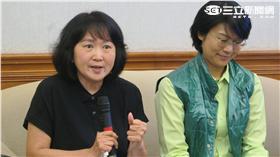 動保協會宣傳不吃狗肉，名作家朱天心（左）到場力挺。記者盧素梅攝

