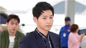 宋仲基赴港(翻攝微博)