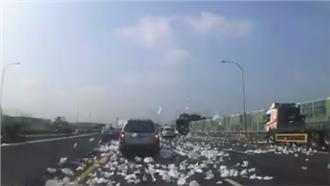 國道1號「下雪」啦！　網友：有冤屈