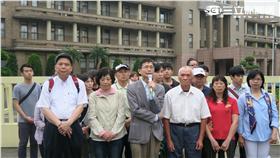 大埔案討地再敗訴，詹順貴律師（中）陪同拆遷戶召開記者會。記者盧素梅攝