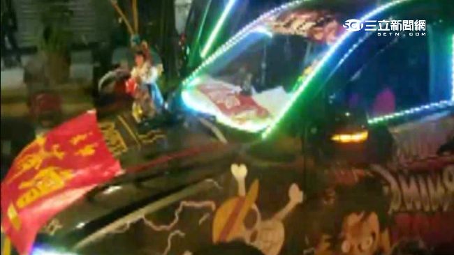 LED燈+噴火　神明遶境瘋坐改裝車