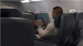 摔角選手John Cena （圖／翻攝自爆廢公社） 