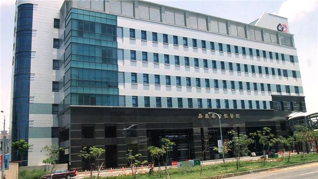 想與夫同床離世　醫護團隊幫圓夢