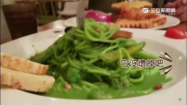能吃嗎？青醬義麵「浩克上身」超級綠