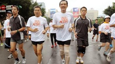 馬英九「走光」照遭散播　府強烈譴責