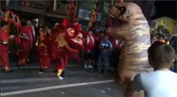 恐龍、舞獅/爆廢公社