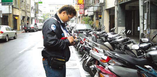 大膽刁民！不爽開單就拔警用機車鑰匙