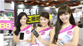 台灣之星今（25）日宣布與「新光銀行」合作跨境支付，自4月27日起將於桃園機場直營服務中心正式啟用「微信支付」功能，提供遊台陸客便利多元的付款方式。