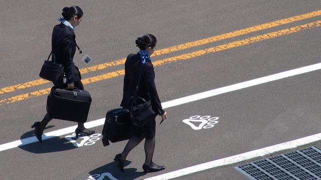 跳槽、鬧誹聞　立牌空姐背後的焦點