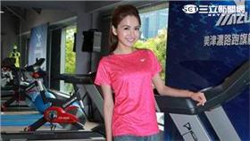 翁滋蔓為運動品牌高雄旗艦店開幕站台。（記者邱榮吉/攝影）