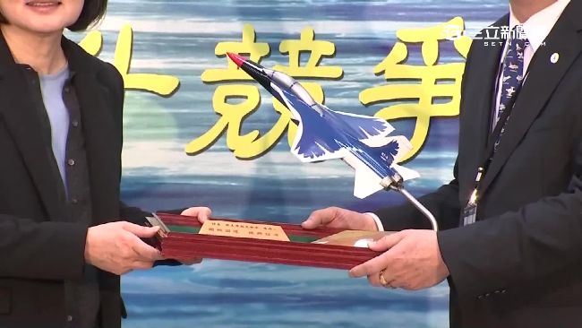 國機國造　新一代高教機命名「藍鵲」